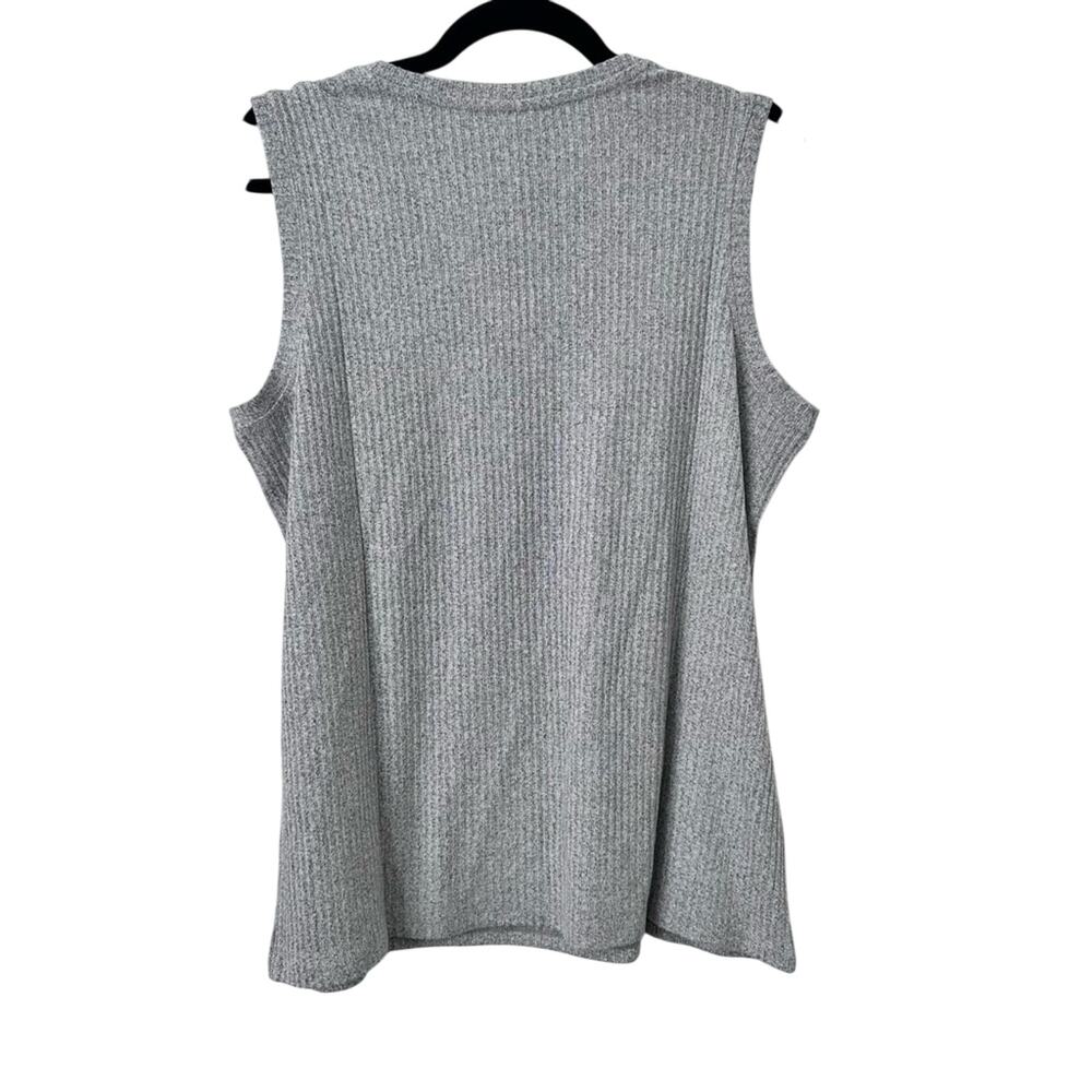Chico's Light Gray Ribbed V-Neck Sleeveless Knit Tank - Picture 3 of 7